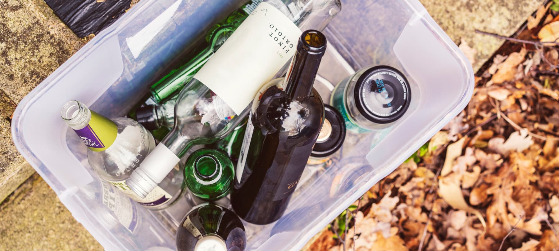 Bocs plastig gyda pteli a jariau gwydr